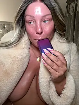 naughtychelseaxox's Live Chat Room