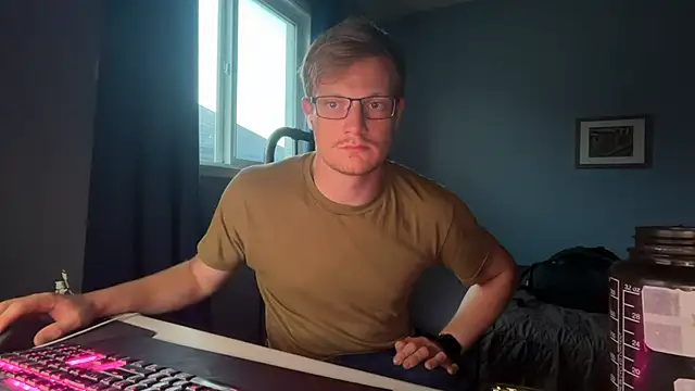 lustylyndon Show in webcam