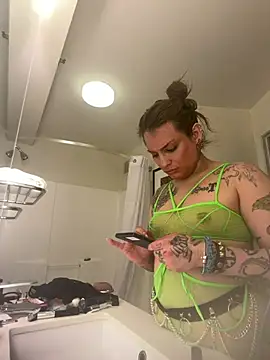 UrHellBri-L's Webcam Show