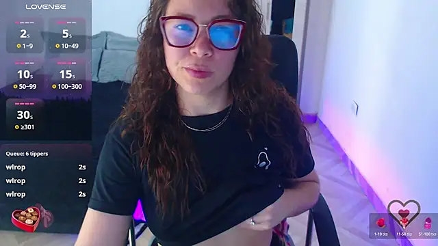 SharonR1's Live XXX Chat