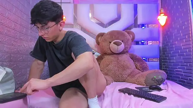 ElanGiraldo Adlı Modelin Canlı XXX Sohbeti