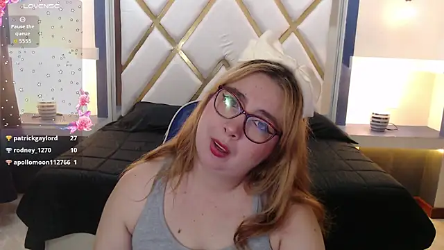 chloe_prg's Live XXX Chat
