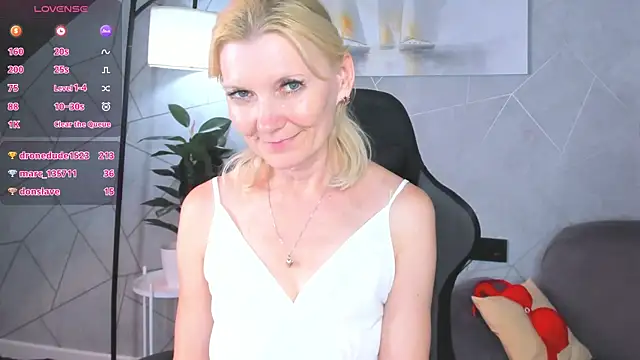 Julie_Lucas' Live XXX Chat