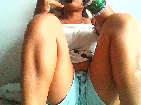RUKMINI_60 Adlı Modelin Canlı XXX Sohbeti