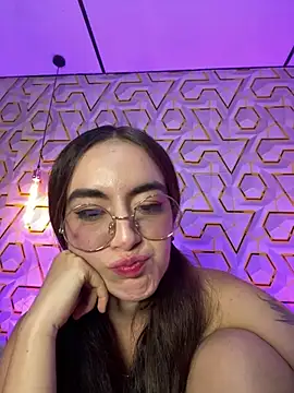 צ'אט XXX בשידור חי של MelanyyJhonson15