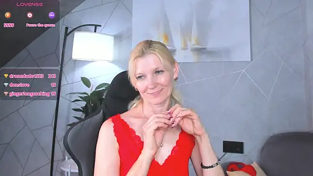 Julie_Lucas Live XXX-Chat