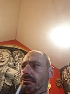 DaddyAndSplashQueen Chat XXX in diretta