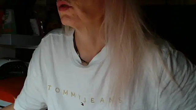 KathleenEdwards Chat XXX live
