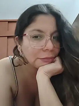 Chatroom XXX en direct de Carliina_Soussa