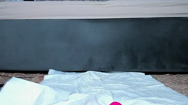 XXX chat uživo modela wowsquirtx