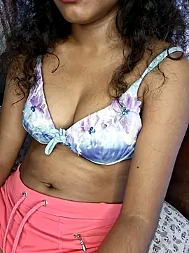 Akni_ Adlı Modelin Canlı XXX Sohbeti