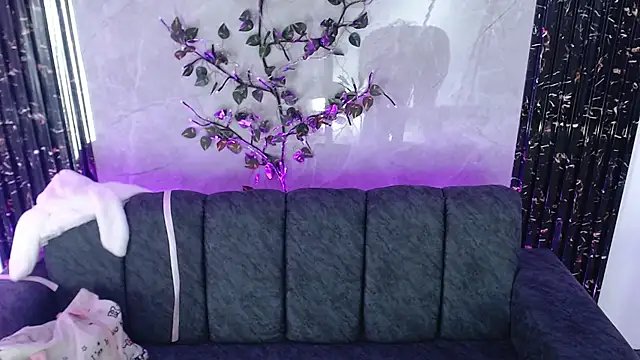 mia_fox666 Adlı Modelin Canlı XXX Sohbeti