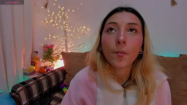 cuteweed420 Adlı Modelin Canlı XXX Sohbeti