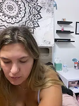 Latinamommy26 XXX чат на живо