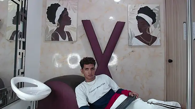 VERY_HOT_GUYS Adlı Modelin Canlı XXX Sohbeti