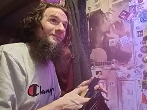 nearby_causual's Live XXX Chat