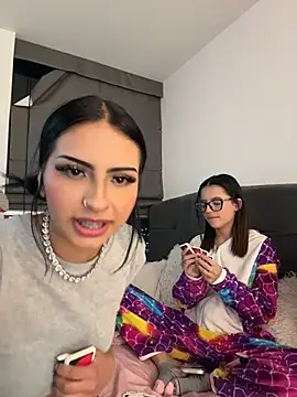 Hilary_pinkk's Live XXX Chat