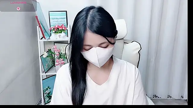 Chat XXX en directo de Clover_Nhi