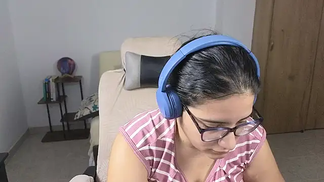 blue__moon_ লাইভ XXX চ্যাট