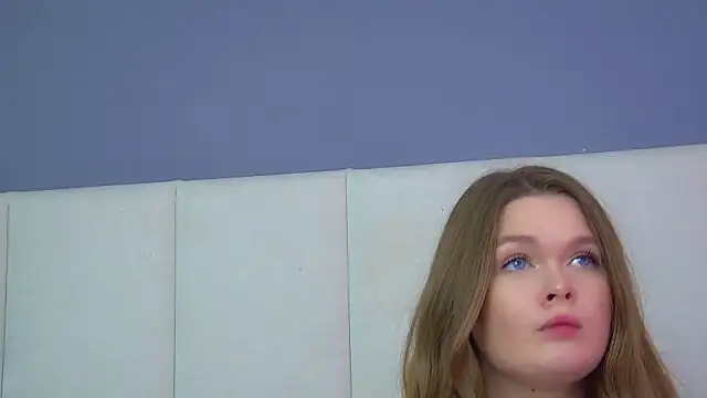 CrystalLyons' Live XXX Chat