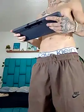 Chat +18 de MaxHornyLatin ao vivo