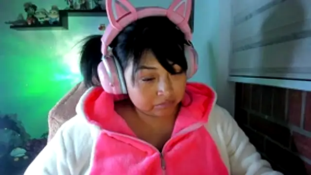 Chat XXX en directo de Shaddycute_