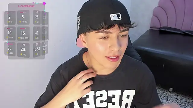 alan_twink12 Adlı Modelin Canlı XXX Sohbeti