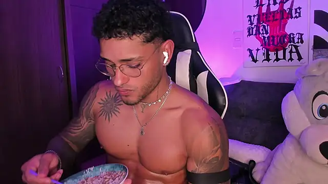 Chat XXX ao vivo de Alessandro_Vanni