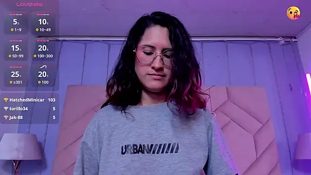 Chat +18 de AmbarOnix ao vivo