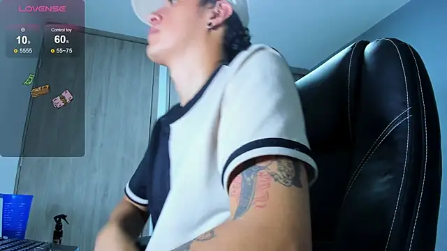 LOBO_ALPHA's Live XXX Chat