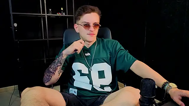 FelixStarkk Adlı Modelin Canlı XXX Sohbeti