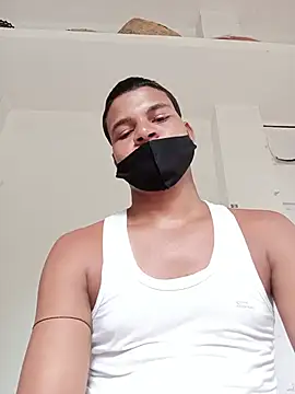Rashi__75: διαδικτυακό σόου στην κάμερα
