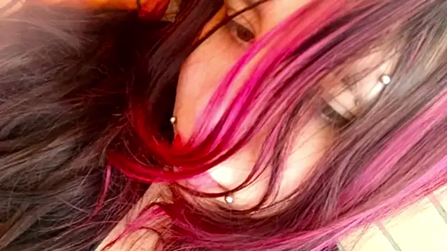 Chatroom XXX en direct de IronicBuckle