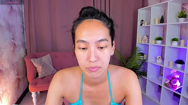 FlirtyAura's Live XXX Chat