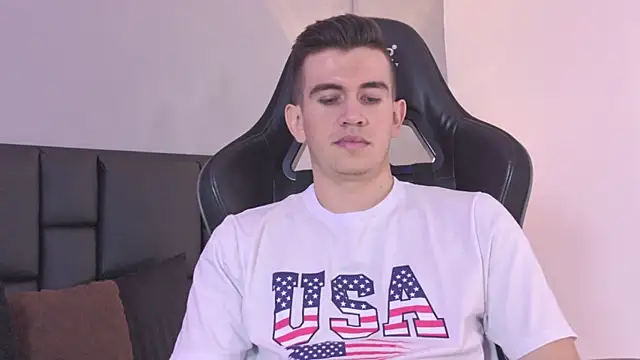 MikaelSlown Live XXX chat