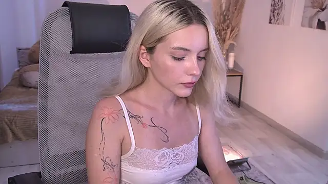 AuroraWrenfield's Live XXX Chat
