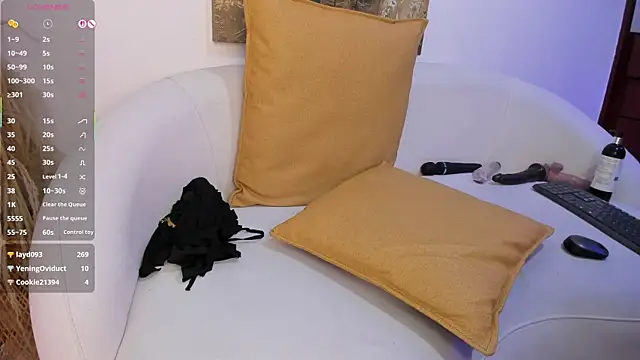 lili_starxoxo Show in webcam