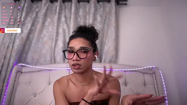 Chatroom XXX en direct de FernandaFox_