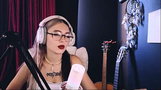 Avi_Nile Chat XXX in diretta