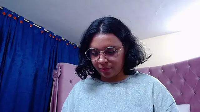 Emmaa_Lexx Adlı Modelin Canlı XXX Sohbeti