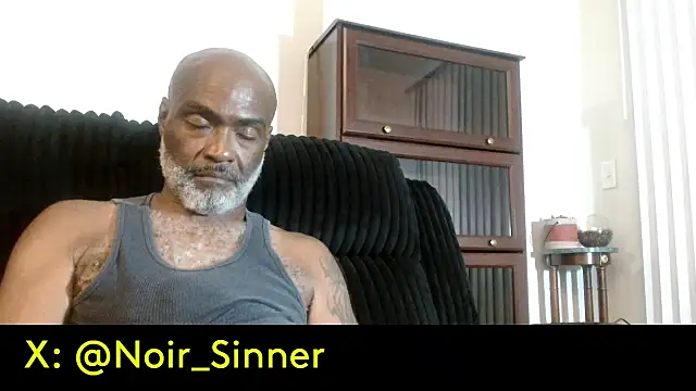 XXX chat uživo modela sinnernoir