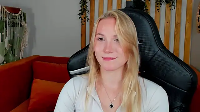 ElaraVoltage Chat XXX live