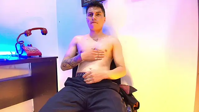 AquilesTaylor Live XXX-chat
