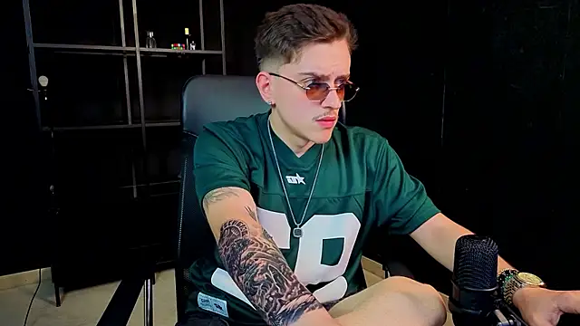 FelixStarkk XXX чат на живо