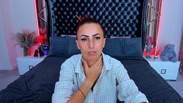 Chatroom XXX en direct de Rebecca_Diamond