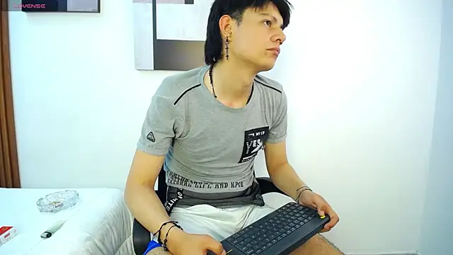 Luucky_Strike Chat XXX in diretta