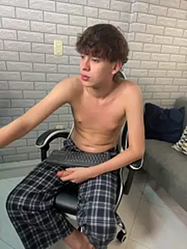 Chatroom XXX en direct de Nicola_hard