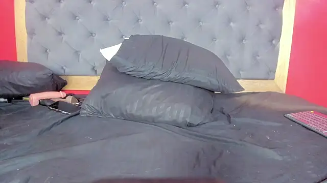 YayaHilton Chat XXX in diretta