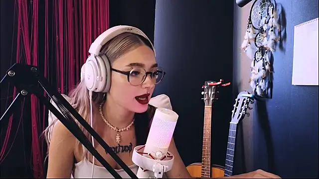 Онлайн чат XXX Avi_Nile