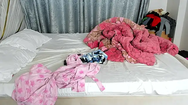 Charlies_Angelz Pertunjukan Webcam